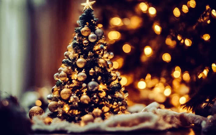 Christmas tree, golden Christmas balls, Christmas evening, garlands, Merry Christmas, Happy New Year