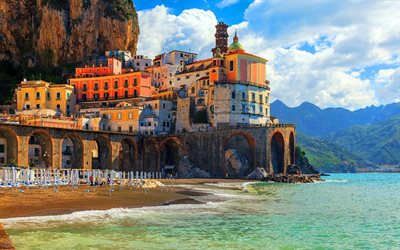 Positano, l'été, la mer, les maisons, Amalfi, en Italie, HDR, rochers