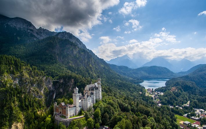 El Castillo de Neuschwanstein, valle, montaña, lago, bosque, Baviera, Alemania