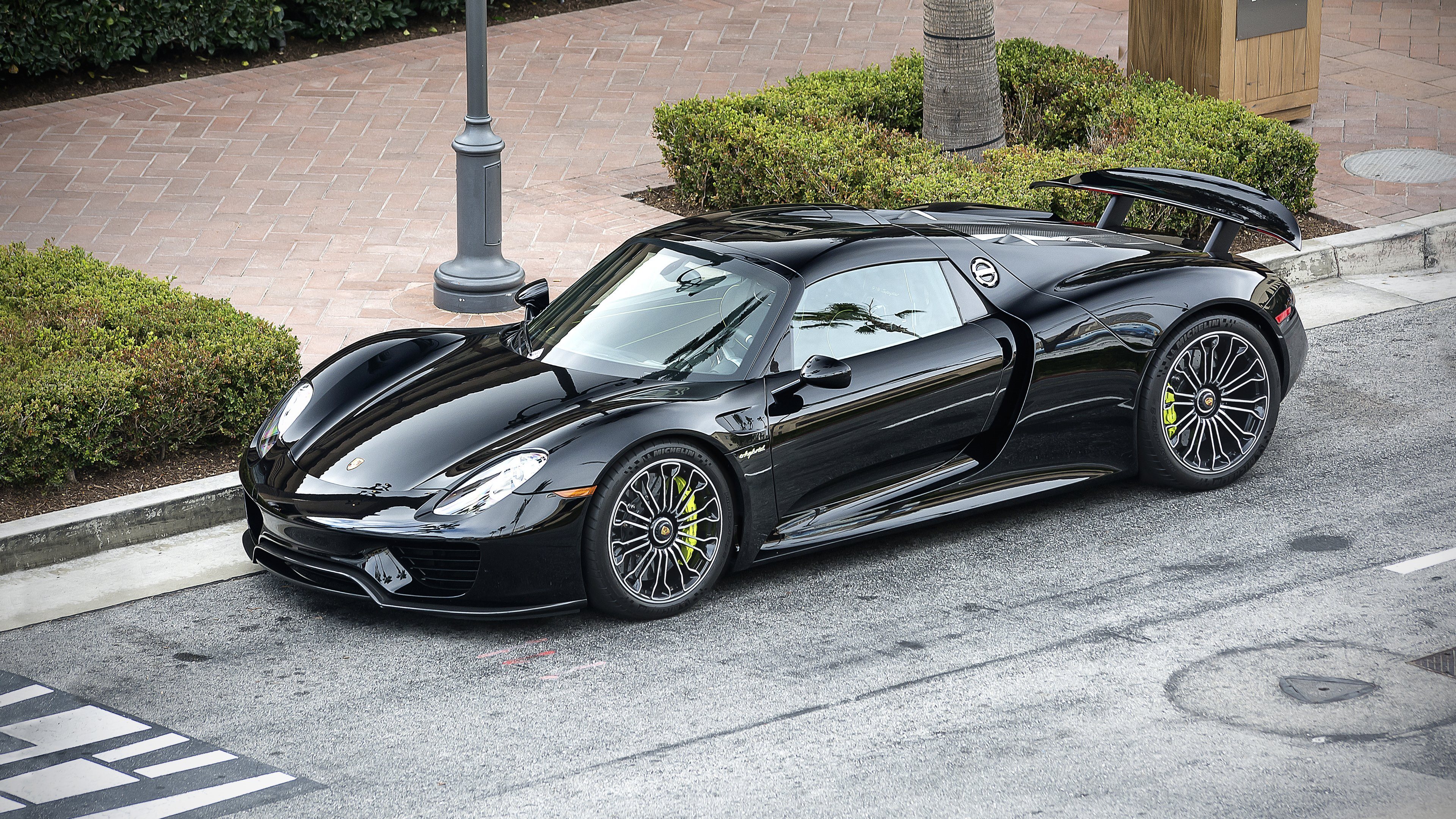 Herunterladen Hintergrundbild Strasse Porsche 918 Spyder Supercar Schwarz Mit Einer Auflosung Zu Uberwachen 3840x2160 Bilder Auf Dem Desktop