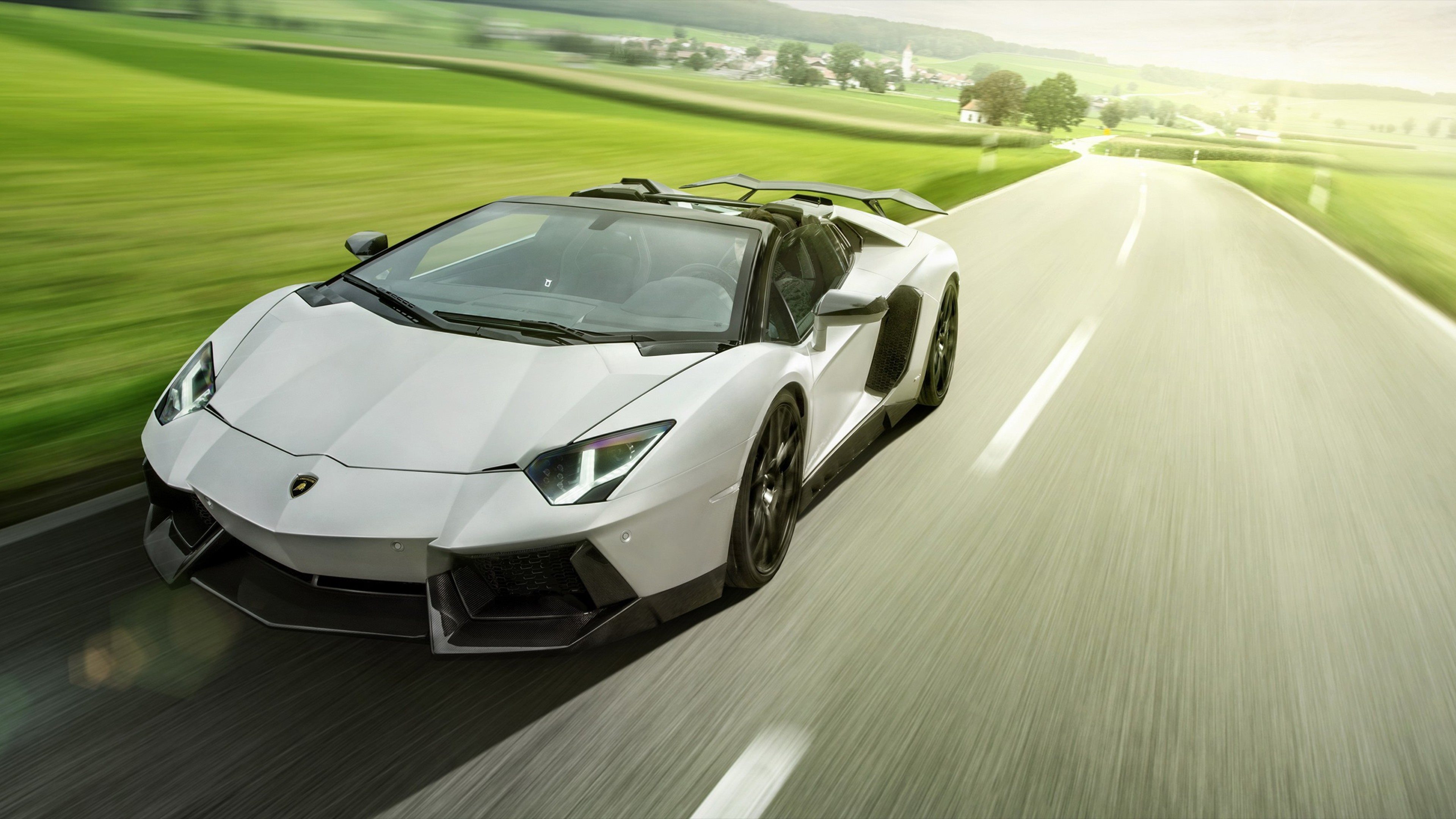 ダウンロード画像 ランボルギーニアヴェンロードスター ウ 道路 移動 白aventador 画面の解像度 3840x2160 壁紙 デスクトップ上