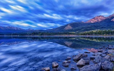 pyramid lake, montanha, reflexão, crepúsculo, jasper national park, alberta, canadá
