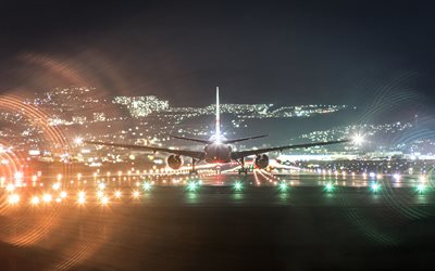 à l'atterrissage, Boeing 777, pairport, piste d'atterrissage, des lumières, des assenger avion