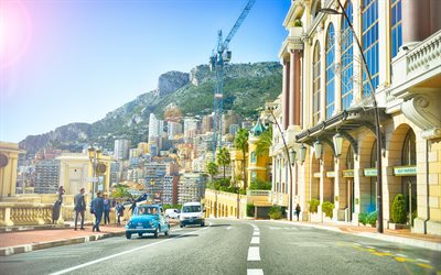 Monaco, yaz, sokaklar, eski Fiat, İnşaat vinç