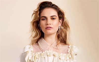 4k, リリー・ジェームズ, イギリスの女優, 肖像画, 写真撮影, ベージュのドレス, リリー・クロエ・ニネット・トムソン, リリー・ジェームズの写真撮影