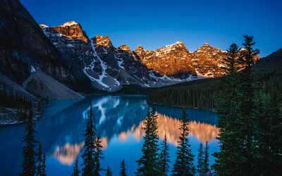 4k, lago moraine, estate, sunrice, laghi blu, foresta, punti di riferimento canadesi, montagne rocciose canadesi, alberta, montagne, valle delle dieci vette, banff national park, concetti di viaggio, canada, banff