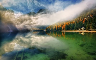 El lago de Novias, montañas, Pragser Wildsee, verano, Dolomitas, Italia