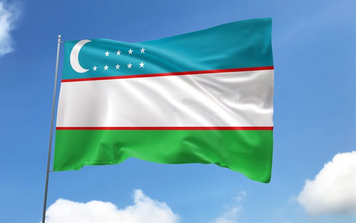 uzbekistanin lippu lipputankoon, 4k, aasian maat, sinitaivas, uzbekistanin lippu, aaltoilevat satiiniliput, uzbekistanin kansalliset symbolit, lipputanko lipuilla, uzbekistanin päivä, aasia, uzbekistan