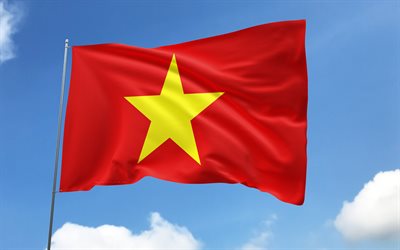 旗竿にベトナムの旗, 4k, アジア諸国, 青空, ベトナムの旗, 波状のサテンの旗, ベトナムの国のシンボル, フラグ付きの旗竿, ベトナムの日, アジア, ベトナム