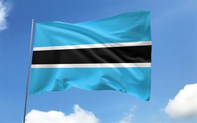 علم بوتسوانا على سارية العلم, 4k, الدول الافريقية, السماء الزرقاء, علم بوتسوانا, أعلام الساتان المتموجة, رموز بوتسوانا الوطنية, سارية العلم مع الأعلام, يوم بوتسوانا, أفريقيا, بوتسوانا