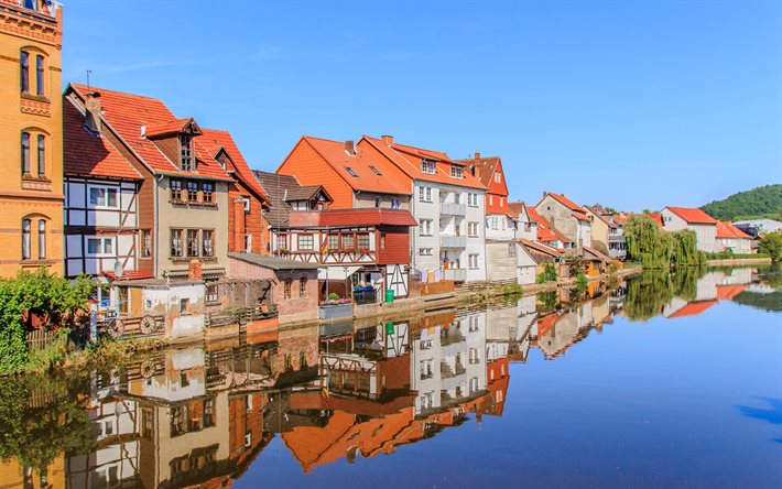 Grebendorf, Alemania, Hesse, alemán casas, río, cielo azul