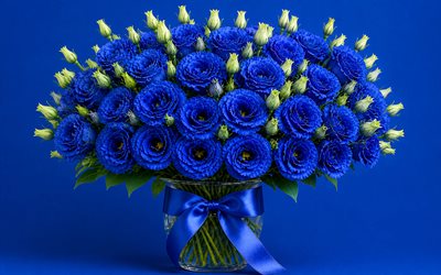 blue eustoma, 4k, minimalism, glass vase, bokeh, bouquet of eustoma, blue background, beautiful flowers, background with eustoma, blue flowers, eustoma