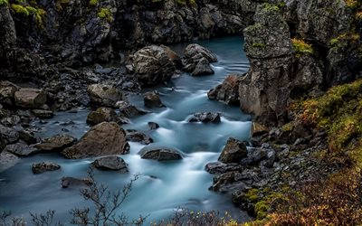 rio de montanha, rochas, islândia, pedras grandes, água