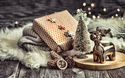 4k, decoração de natal, feliz ano novo, árvore de natal, caixa de presente de natal, estatueta de veado dourado, cones, fundo de cartão de natal