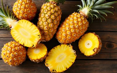 ananas, 4k, fondo di legno marrone, ananas all'interno, frutto maturo, ananas di prima qualità, montagna di ananas