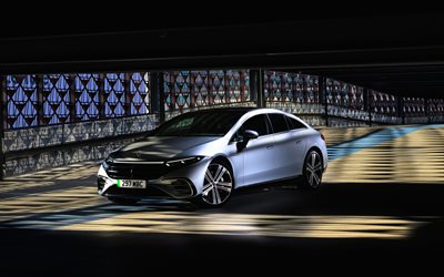 メルセデス・ベンツeq, 4k, 駐車場, 2025車, v297, 英国スペック, 電気自動車, 2025メルセデス・ベンツeqs, ドイツの車, メルセデス