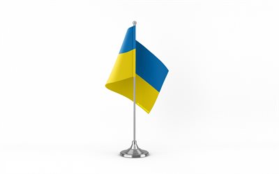 4k, drapeau de table ukraine, fond blanc, drapeau ukrainien, drapeau de table de l'ukraine, drapeau ukrainien sur bâton de métal, symboles nationaux, ukraine, l'europe 