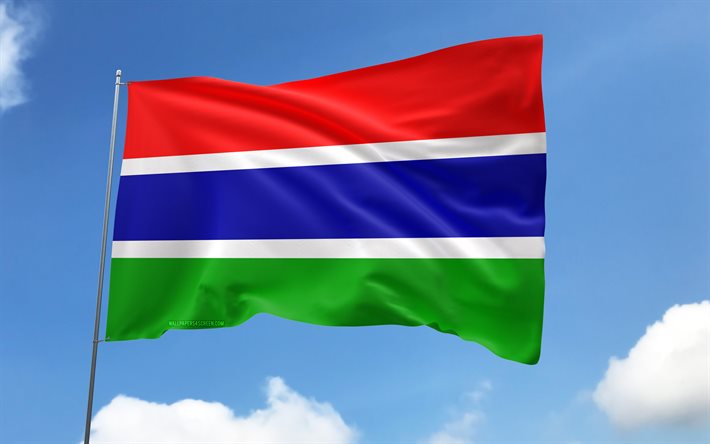 bandeira da gâmbia no mastro, 4k, países africanos, céu azul, bandeira da gâmbia, bandeiras de cetim onduladas, símbolos nacionais da gâmbia, mastro com bandeiras, dia da gâmbia, áfrica, gâmbia