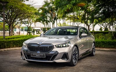 bmw i5 edrive40 m sport, 4k, parque, 2026 coches, g60, coches electricos, bmw i5 gris, exterior, bmw i5 2026, bmw i5 g60, coches alemanes, bmw