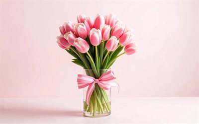 الزنبق الأبيض الوردي, 4k, تقليلية, مزهرية زجاجية, خلفية وردية, زهور الربيع, باقة من زهور التوليب, زهور جميلة, القوس الوردي, ربيع, الخلفية مع زهور التوليب, الزهور البيضاء الوردية, زهور التوليب