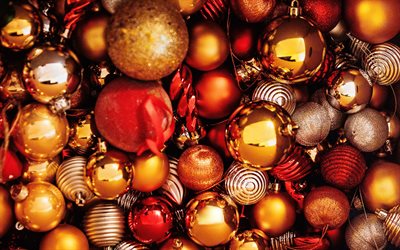 金色の赤いクリスマス ボール, 4k, メリークリスマス, あけましておめでとう, クリスマスの飾り, ボールとクリスマスの背景, ゴールデンボール