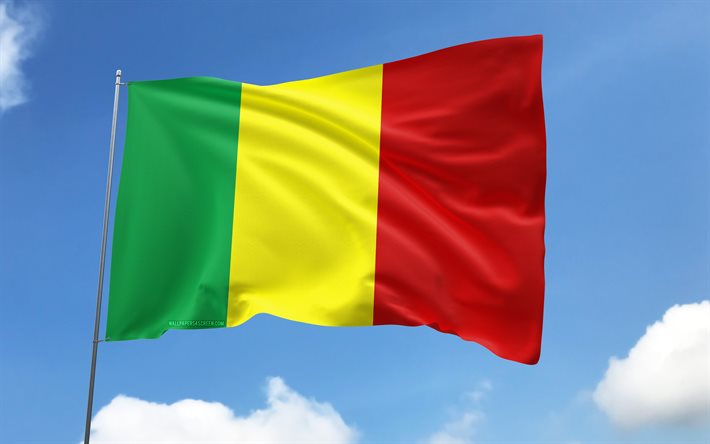 malis flagga på flaggstången, 4k, afrikanska länder, blå himmel, malis flagga, vågiga satinflaggor, malians flagga, maliska nationella symboler, flaggstång med flaggor, malis dag, afrika, mali