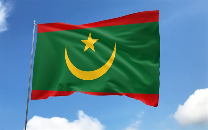 bandeira da mauritânia no mastro, 4k, países africanos, céu azul, bandeira da mauritânia, bandeiras de cetim onduladas, símbolos nacionais da mauritânia, mastro com bandeiras, dia da mauritânia, áfrica, mauritânia