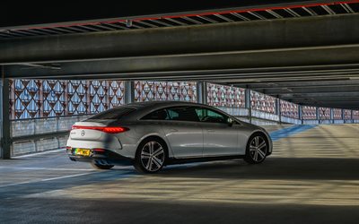 4k, Mercedes-Benz EQS, back view, 2025 cars, parking, V297, UK-spec, electric cars, 2025 Mercedes-Benz EQS, german cars, Mercedes