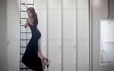Olga Kurylenko, la actriz francesa, moda, modelo, mujer bella, negro vestido de noche