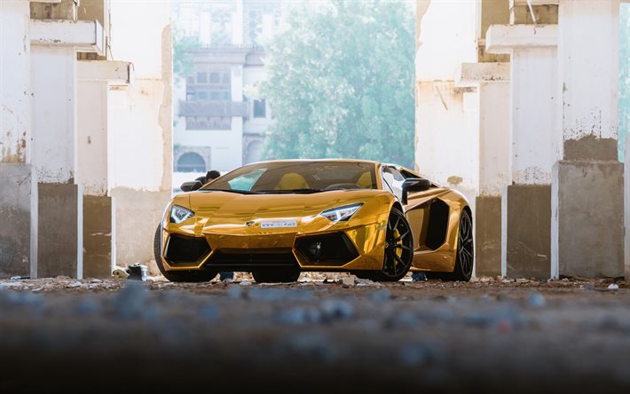 El Lamborghini Aventador, el Roadster, 2015, gold color, supercar, un coche deportivo