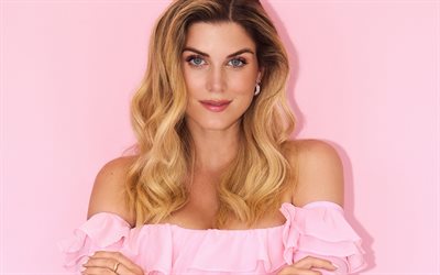 ashley james, 4k, locutor británico, vestido rosa, belleza, mujer rubia, celebridad británica, sesión de fotos de ashley james