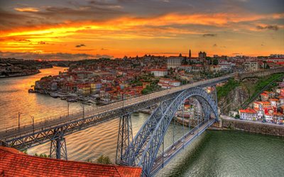 Dom Luis Pont, coucher de soleil, de maisons, de Porto, Portugal