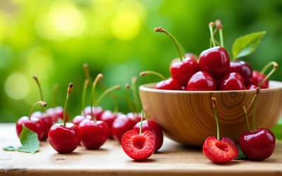 4k, cuenco de madera con cerezas, de cerca, bayas maduras, frutas de verano, frutas frescas, bokeh, frutas maduras, cerezas maduras, bayas, cereza, fondo con cerezas, frutas, guindas