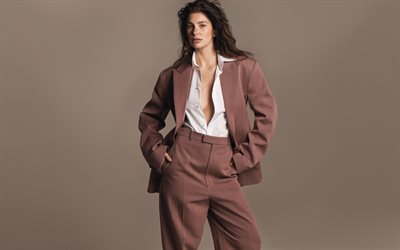 4k, camila morrón, traje marrón, sesión de fotos de moda, celebridad americana, belleza, modelos de moda americanos, mujer morena, estrellas de cine, actriz estadounidense, sesión de fotos de camila morrón