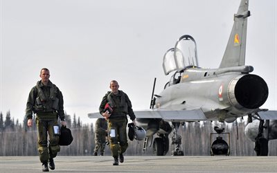 el tifón, el eurofighter, el avión de combate, el piloto, el campo de aviación