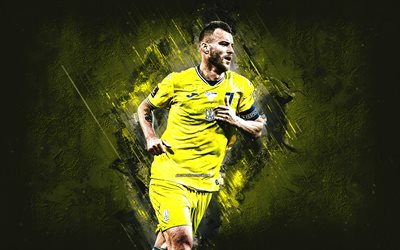 andriy yarmolenko, ukrainan jalkapallomaajoukkue, ukrainalainen jalkapalloilija, hyökkäävä keskikenttäpelaaja, keltainen kivi tausta, jalkapallo, ukraina