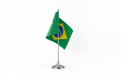 4k, bandera de mesa de brasil, fondo blanco, bandera de brasil, bandera de brasil en palo de metal, símbolos nacionales, brasil, europa