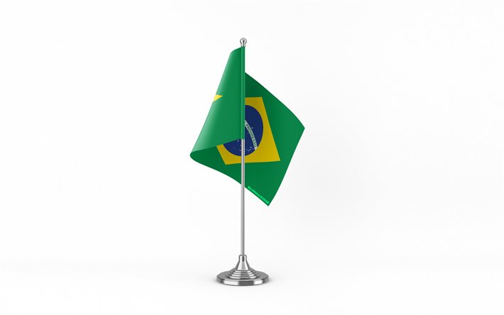 4k, brasilian pöytälippu, valkoinen tausta, brasilian lippu, brasilian lippu metallitikulla, kansalliset symbolit, brasilia, euroopassa