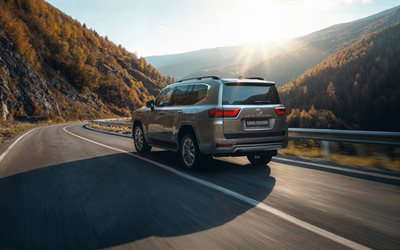 4k, toyota kara kruvazörü, arkadan görünüm, otoyol, 2026 araba, dağlar, ab spesifikasyonu, toyota land cruiser 300, dış, 2026 toyota land cruiser, japon arabaları, toyota
