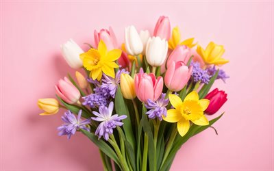 ramo de primavera, 4k, fondo rosa, tulipanes, narcisos amarillos, tulipanes rosados, colores de primavera, conceptos de primavera, tulipanes amarillos, ramo de flores multicolores