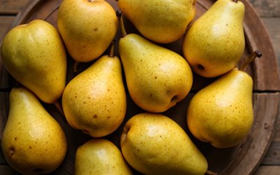 peras maduras, 4k, frutas, peras amarillas, fondo de madera, peras de granja, peras premium, peras maduras amarillas, peras