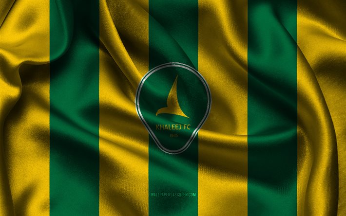 4k, logo dell'fc khaleej, tessuto di seta verde giallo, squadra di calcio saudita, stemma del khaleej fc, pro league saudita, khalej fc, arabia saudita, calcio, bandiera del khaleej fc