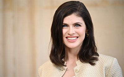 4k, アレクサンドラ・ダダリオ, 笑顔, アメリカの女優, 黒のドレス, 映画スター, ハリウッド, 美しさ, アメリカのスター, アメリカの有名人, アレクサンドラ・ダダリオの写真撮影