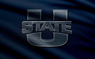 유타 주 aggies 패브릭 로고, 4k, 블루 패브릭 배경, ncaa, 보케, 미식 축구, 유타 주 aggies 로고, 유타 주 aggies 엠블럼, 마운틴 웨스트, 유타주 애기스