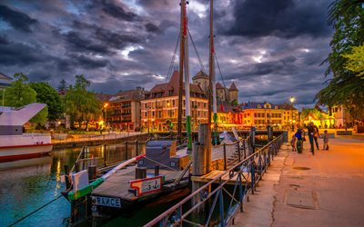 annecy, noche, terraplén, paisaje urbano de annecy, linternas encendidas, calles de annecy, horizonte de annecy, francia