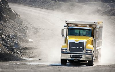 2026, mack titan, 4k, vue de face, extérieur, camion minier, carrière, mack titan jaune, nouveau mack titan 2026, camions américains, mack