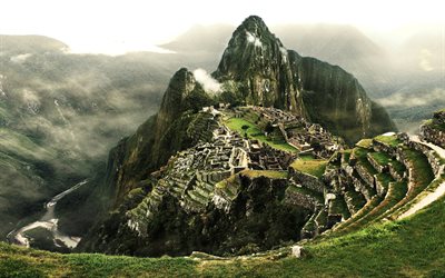 au pérou, la ville des incas, la montagne de machu picchu, la route, pérou
