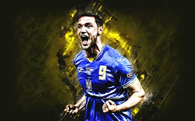 yaremchuk romano, nazionale ucraina di calcio, ritratto, calciatore ucraino, attaccante, sfondo di pietra gialla, calcio, ucraina