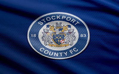 logo en tissu du comté de stockport county, 4k, fond de tissu bleu, ligue un, bokeh, football, logo fc du comté de stockport, emblème du fc du comté de stockport, fc du comté de stockport, club de football anglais, comté de stockport