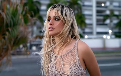 4k, camila cabello, straße, amerikanischer sänger, blonde frau, bokeh, musikstars, schönheit, porträt, amerikanische sterne, beliebte sänger, amerikanische berühmtheit, camila cabello fotoshooting